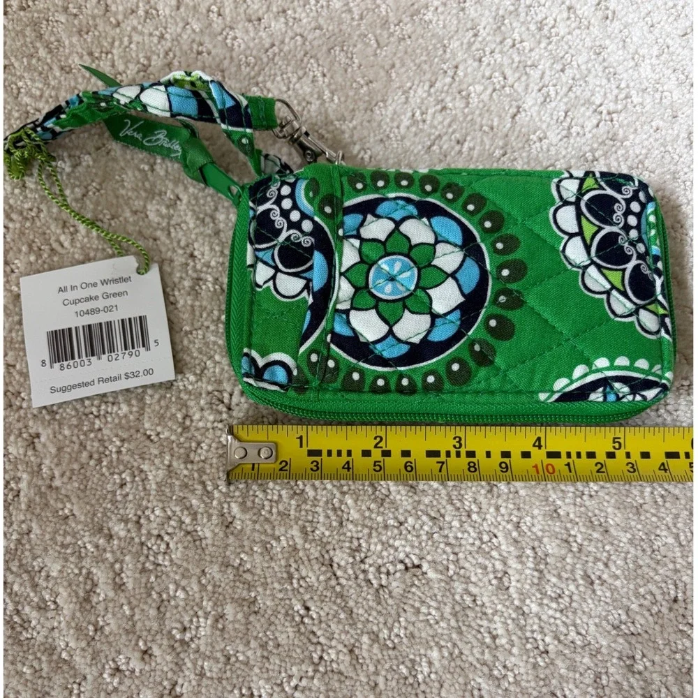 Vera Bradley All In One Wristlet OS Cupcake Green NWT Quilted Paisley *Retired*